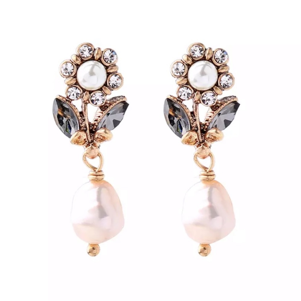 Fresh Pearl Flower Earrings NWT - Picture 3 of 6